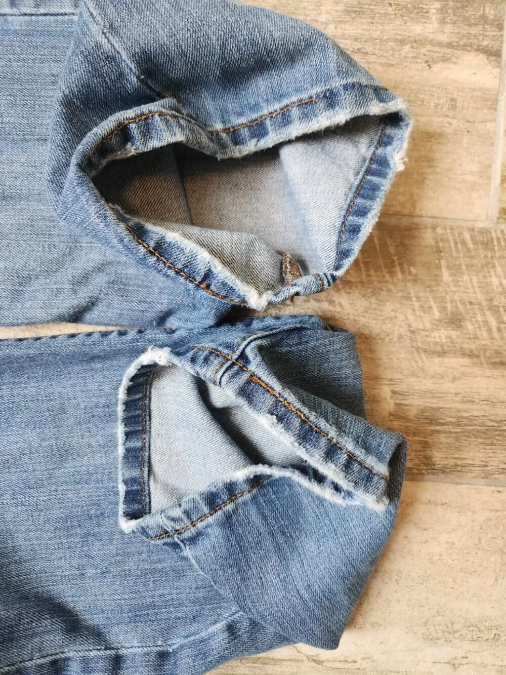 Levi's 501 Original Fit Button Fly Medium Wash Distressed Denim Jeans 33x30